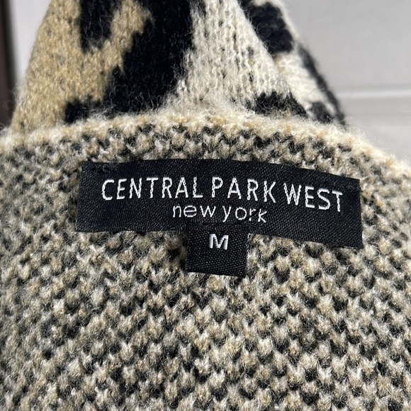 Central Park West light leopard print split hem super soft sweater. Size Medium - Picture 8 of 11